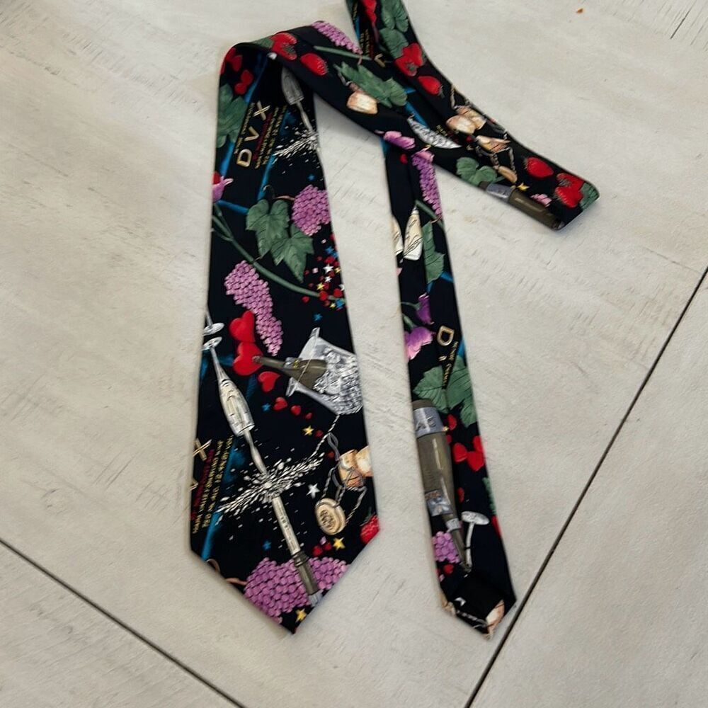 Nicole Miller Vintage Fun Silk Tie